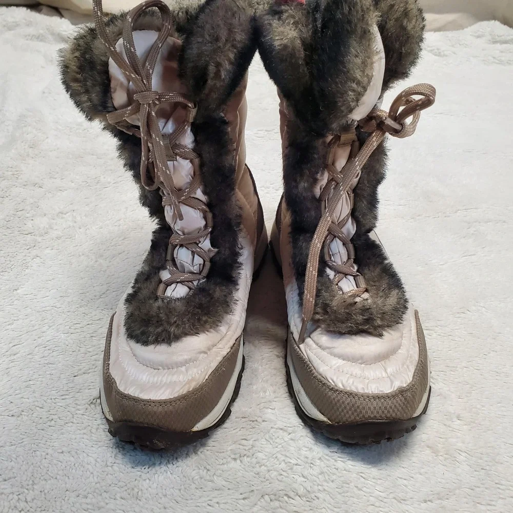 The North Face Ivory Grey Fuzzy Snow Boots Kids Youth Girl‎ 5 Casual Cozy Winter